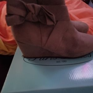 Girls wedged boots